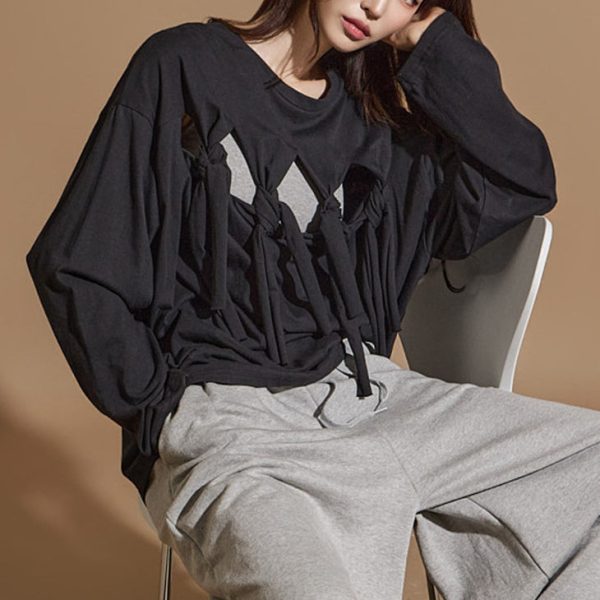E3526 Knot Detailed Top
