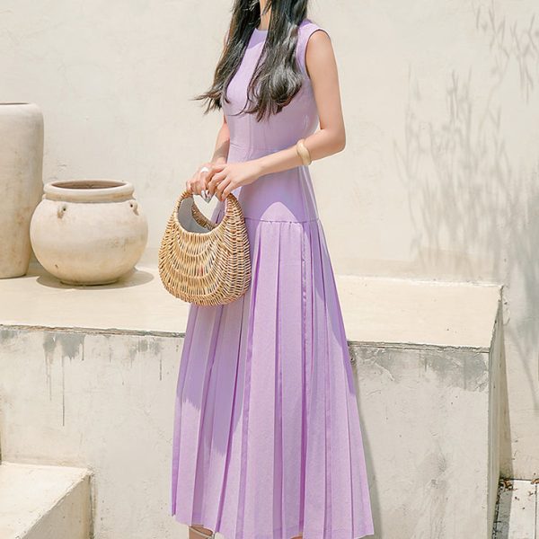 D4515  Sleeveless Pleated Midi Dress